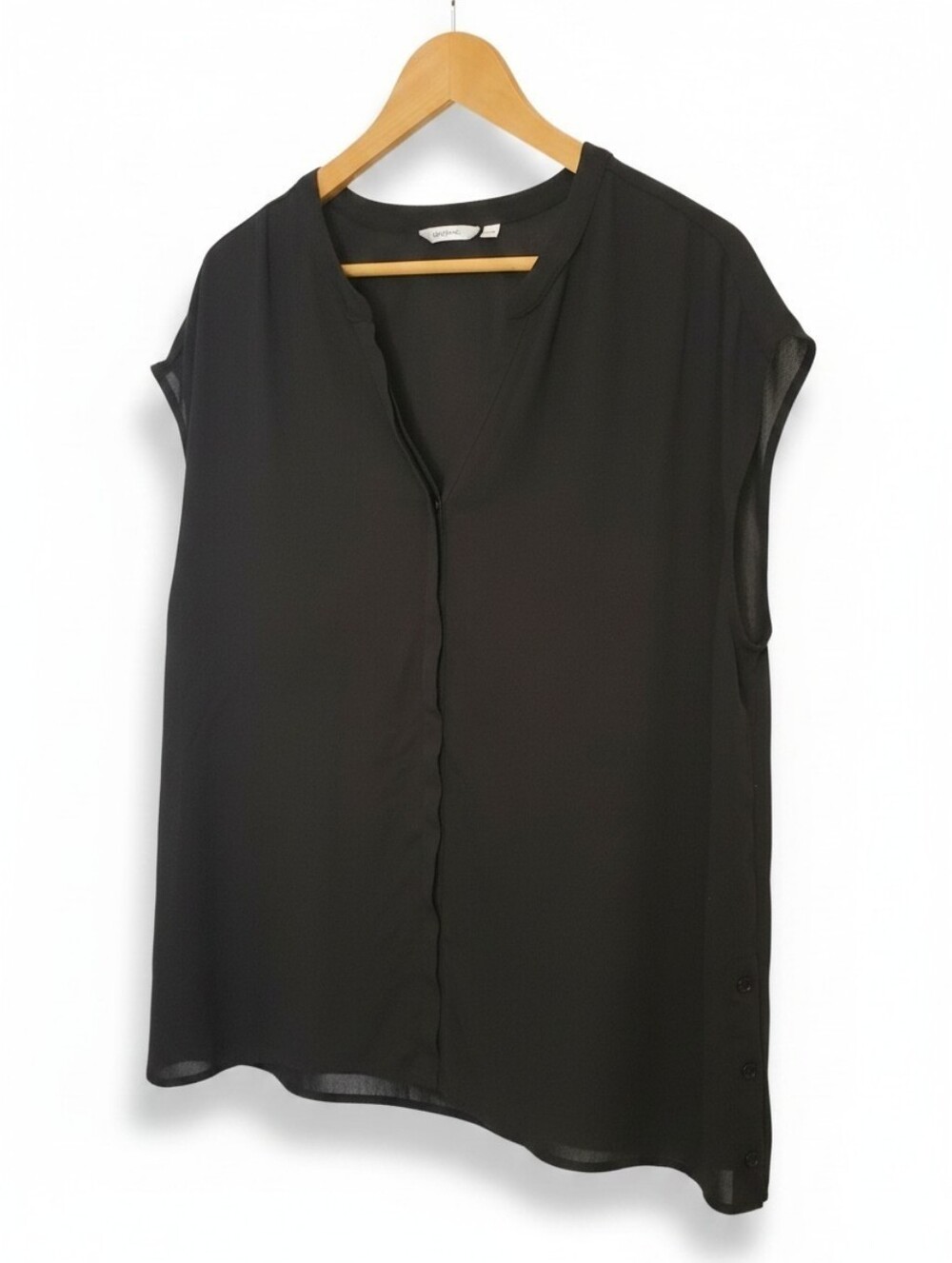 Reitmans Black Cap Sleeve V-Neck Button Down Blouse
